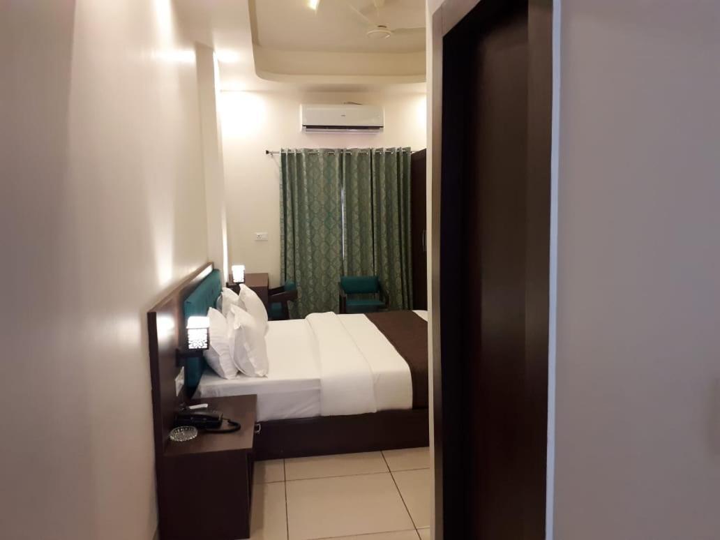 Hotel Paradise Inn Udaipur Bagian luar foto